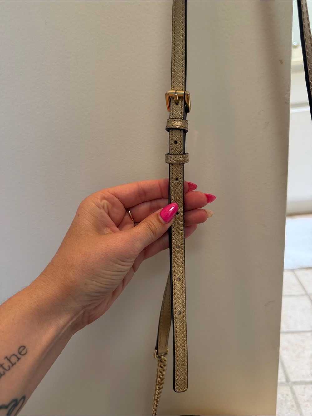 Michael Kors Tan Pebbled Crossbody with Gold Chain Strap - Picture 2 of 7